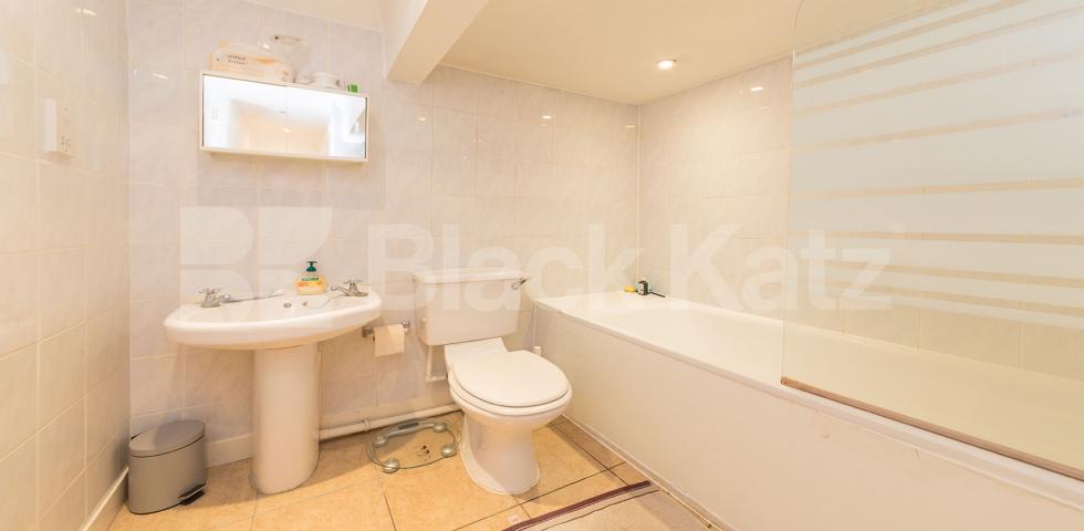 			NEW INSTRUCTION! AVAIL 6/4/19, 2 Bedroom, 1 bath, 1 reception Flat			 Strathray Gardens, SWISS COTTAGE